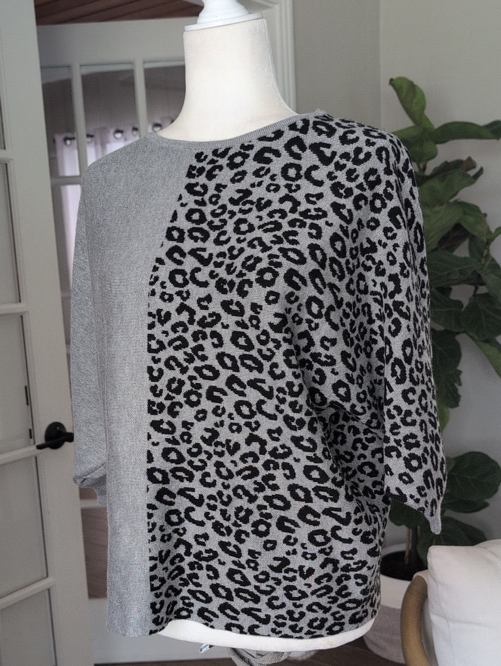 Spense Women's Gray Leopard Print Knit Sweater Petite Large